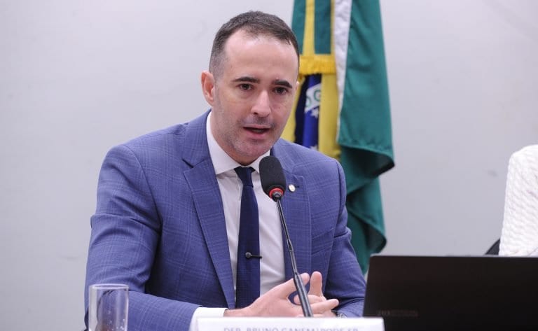 Câmara aprova PL 4174/24 para campanhas sobre doenças neuromusculares