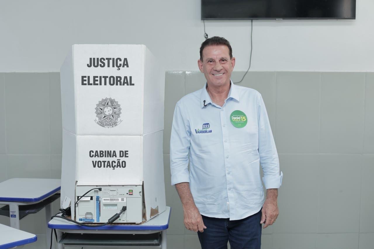 Vanderlan Cardoso (PSD) votou em Goiânia neste domingo (4)