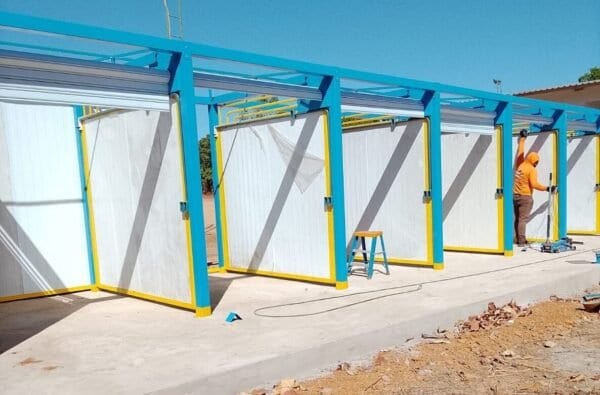 Santa Tereza instala oito boxes do novo Centro Comercial na Comunidade Barra do Aroeira
