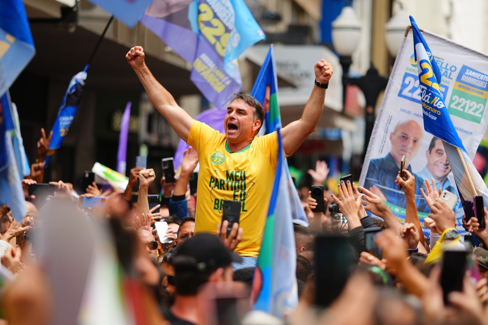 Flávio Bolsonaro encerra segundo turno em Carambeí com 9.996 votos