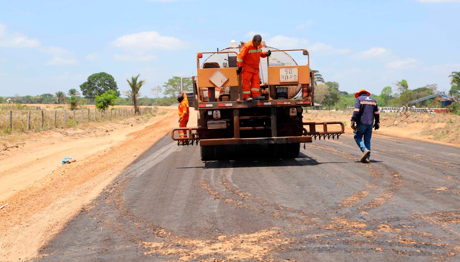 Pavimentação de 82,40 km da TO-010 avança entre Ananás e Araguatins