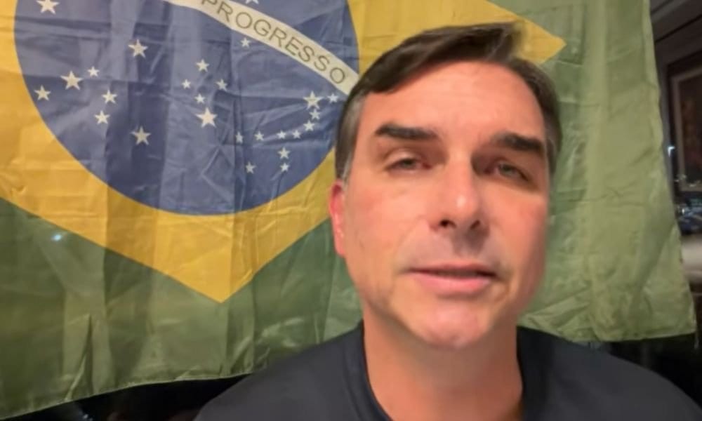 Propaganda de Flávio Bolsonaro com problema de áudio será reexibida, informa TSE