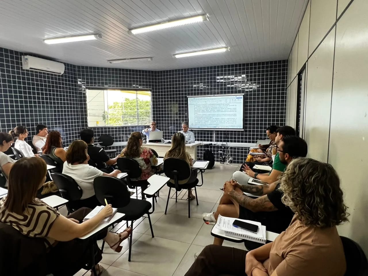 Secretarias e conselhos municipais discutem ações para a primeira infância