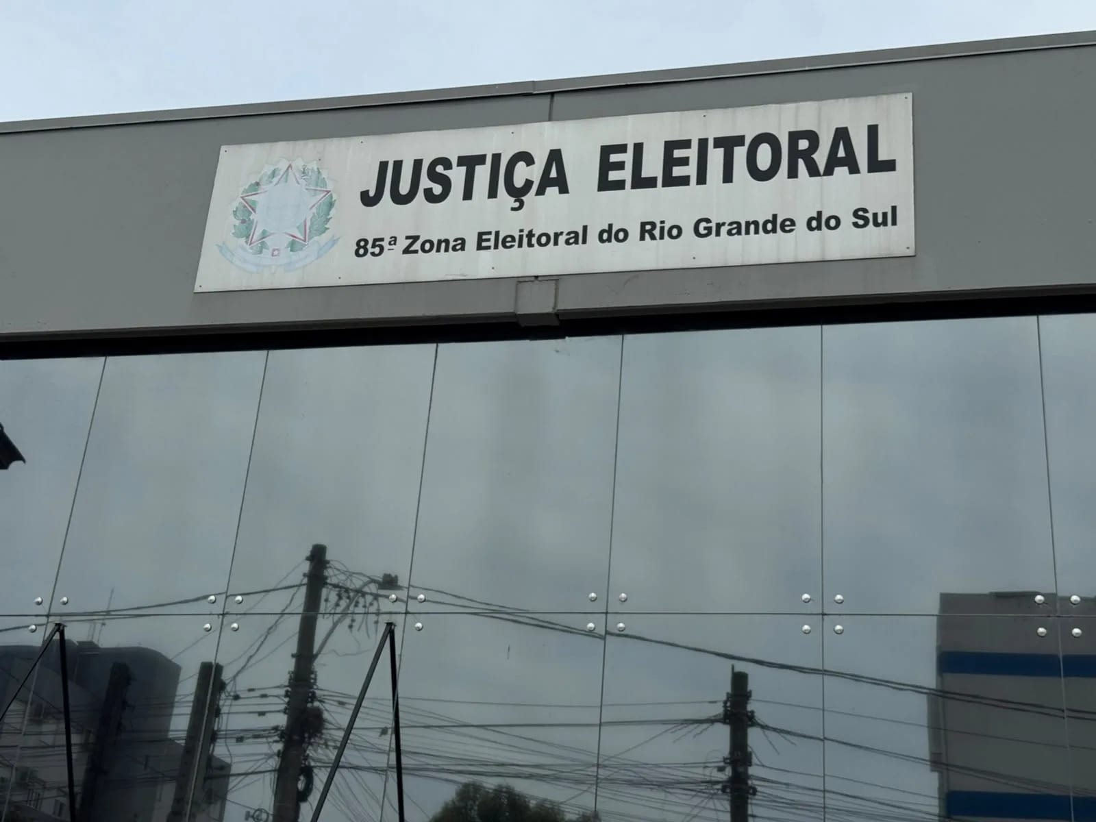 Eleitores devem ficar atentos aos horários e às regras de votação para o domingo (25)