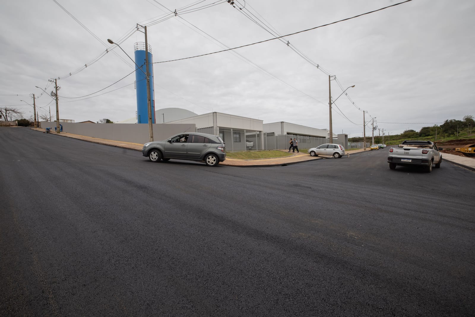Prefeitura de Apucarana conclui asfalto no acesso ao Colégio Godomá Bevilacqua