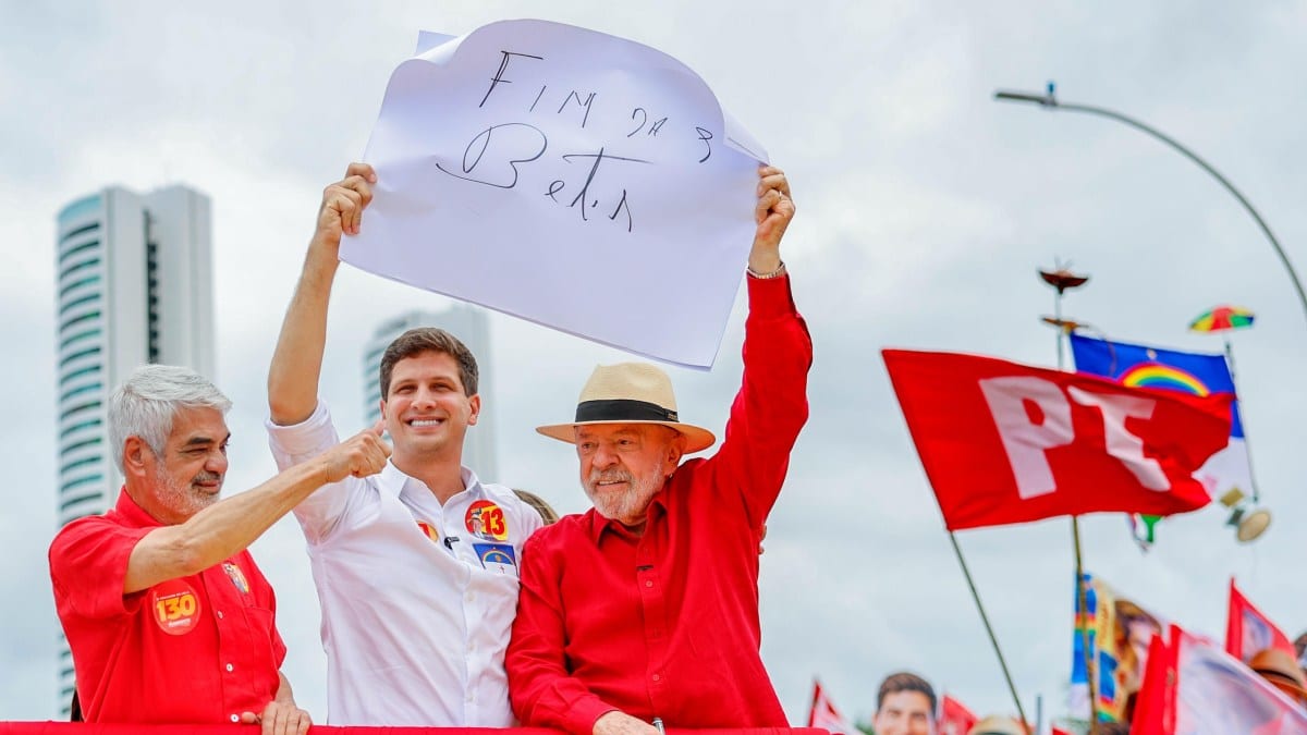 João Campos rebate Nikolas: gratidão do Nordeste a Lula não é motivo de chacota