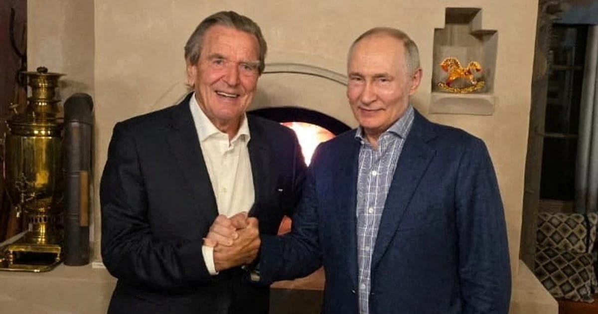 Merz se mostrou “indignado” com presença do ex-chanceler Schröder em aniversário de Putin