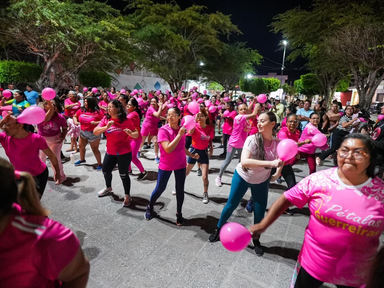 Prefeitura de Montadas realiza aulão de dança em alusão ao Outubro Rosa