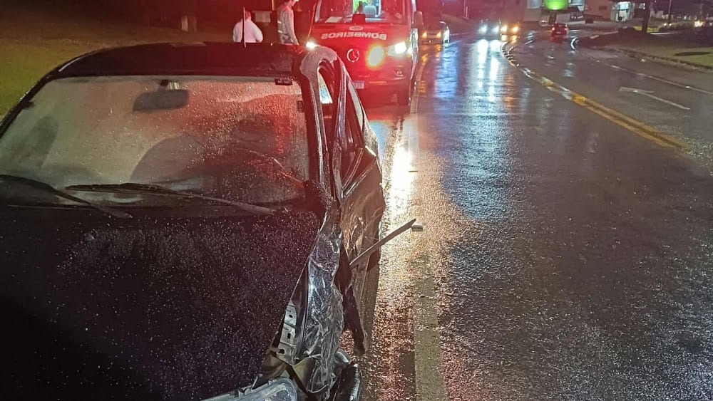 Colisão entre dois carros deixa homem ferido na SC-418, em São Bento do Sul