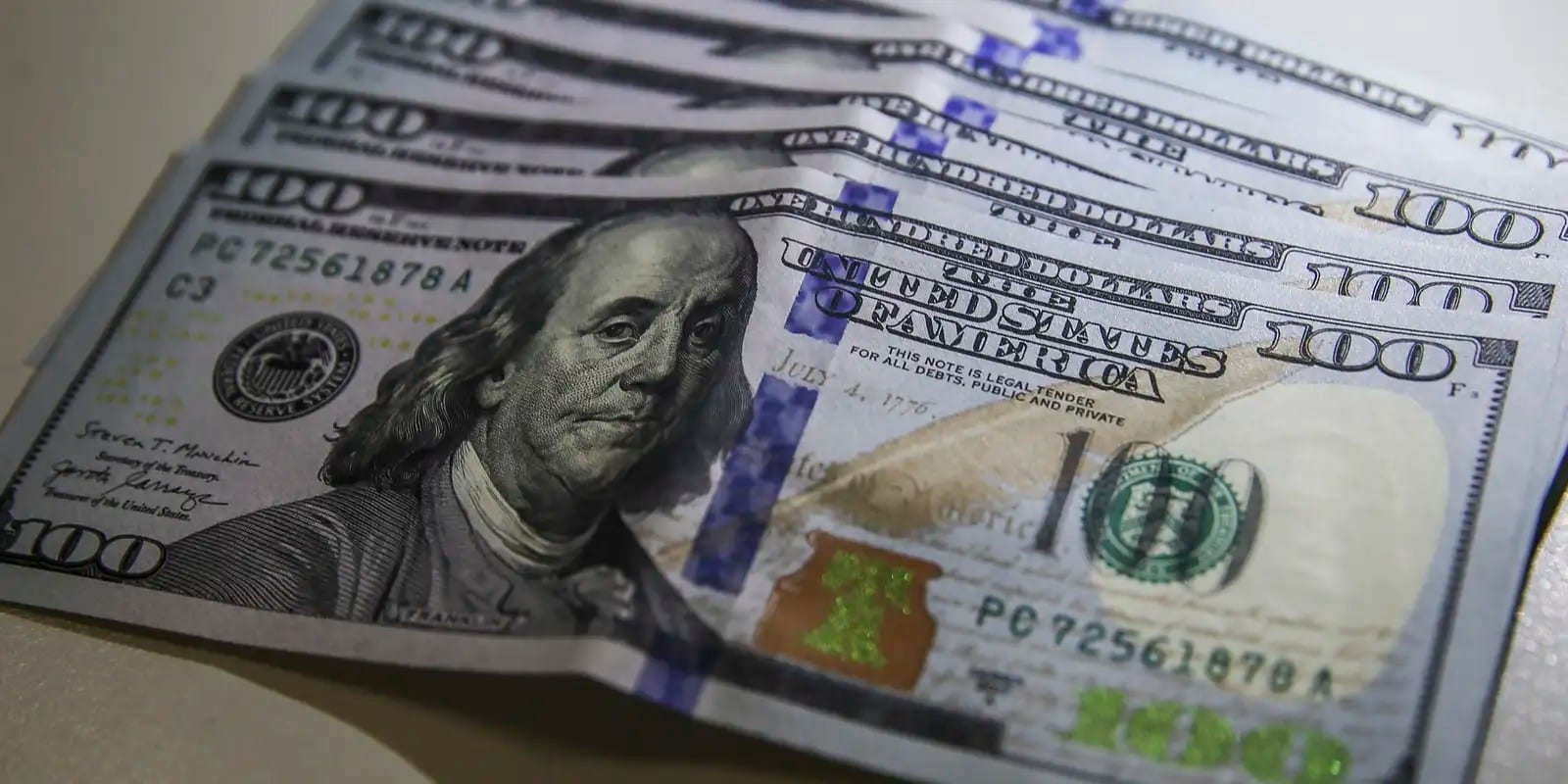 Dólar volta a R$ 5 com ambiente externo e ajuste pós-eleitoral