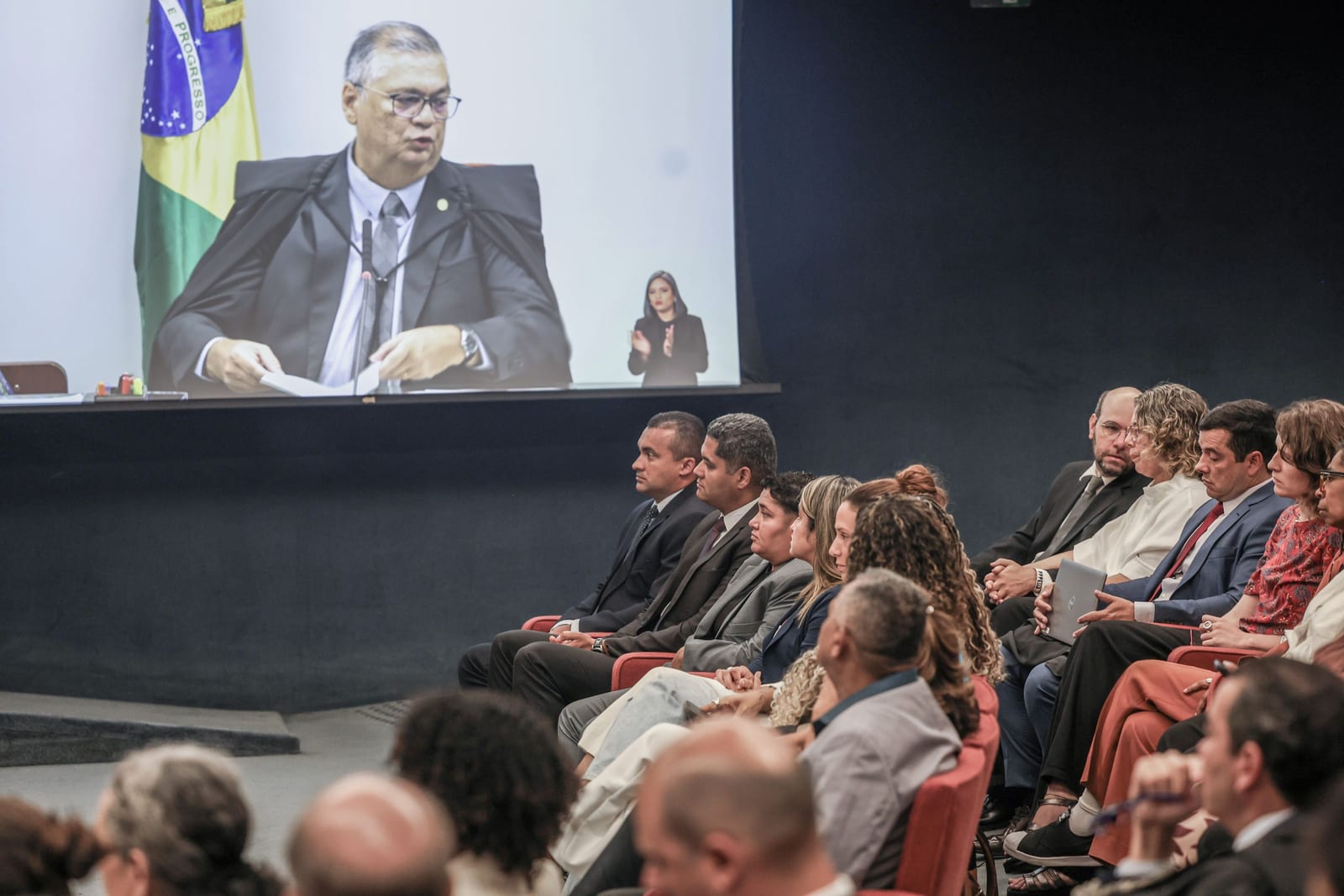 Dino diz que pedido do Novo para afastar diretor da PF é 'ilegítimo'
