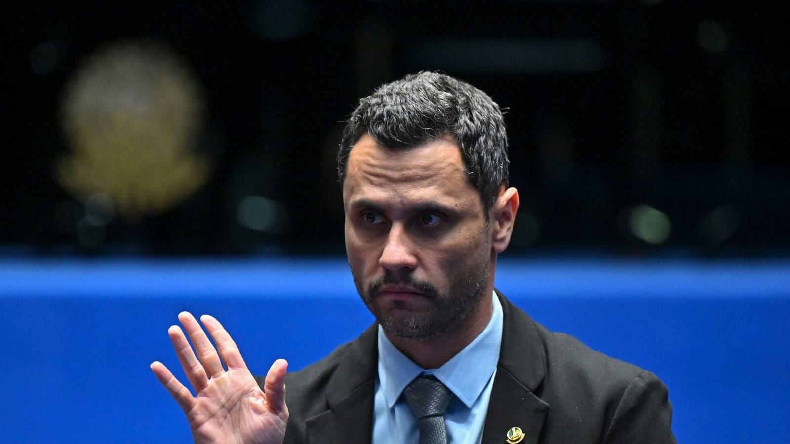 Cleitinho lidera com 33% no 1º turno e 45–46% no 2º turno em Minas