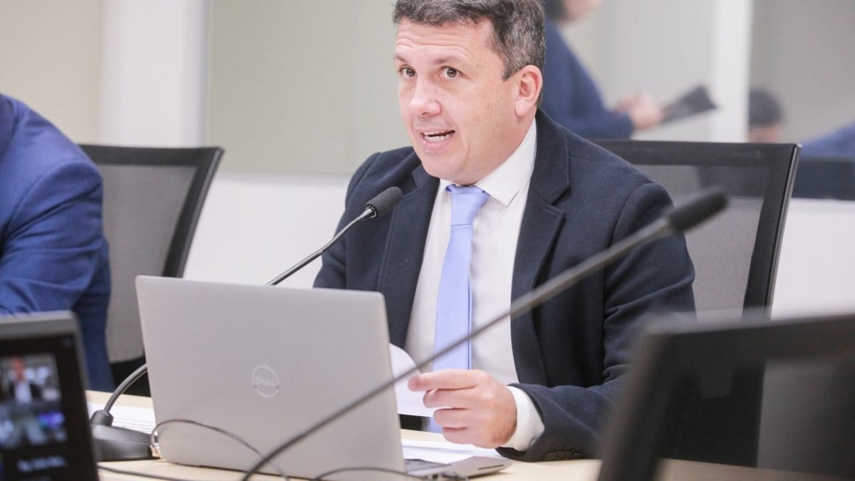 Ex-prefeito de Palhoça, Camilo Martins fecha maioria para comandar a Alesc em 2027 com aval de Jorginho