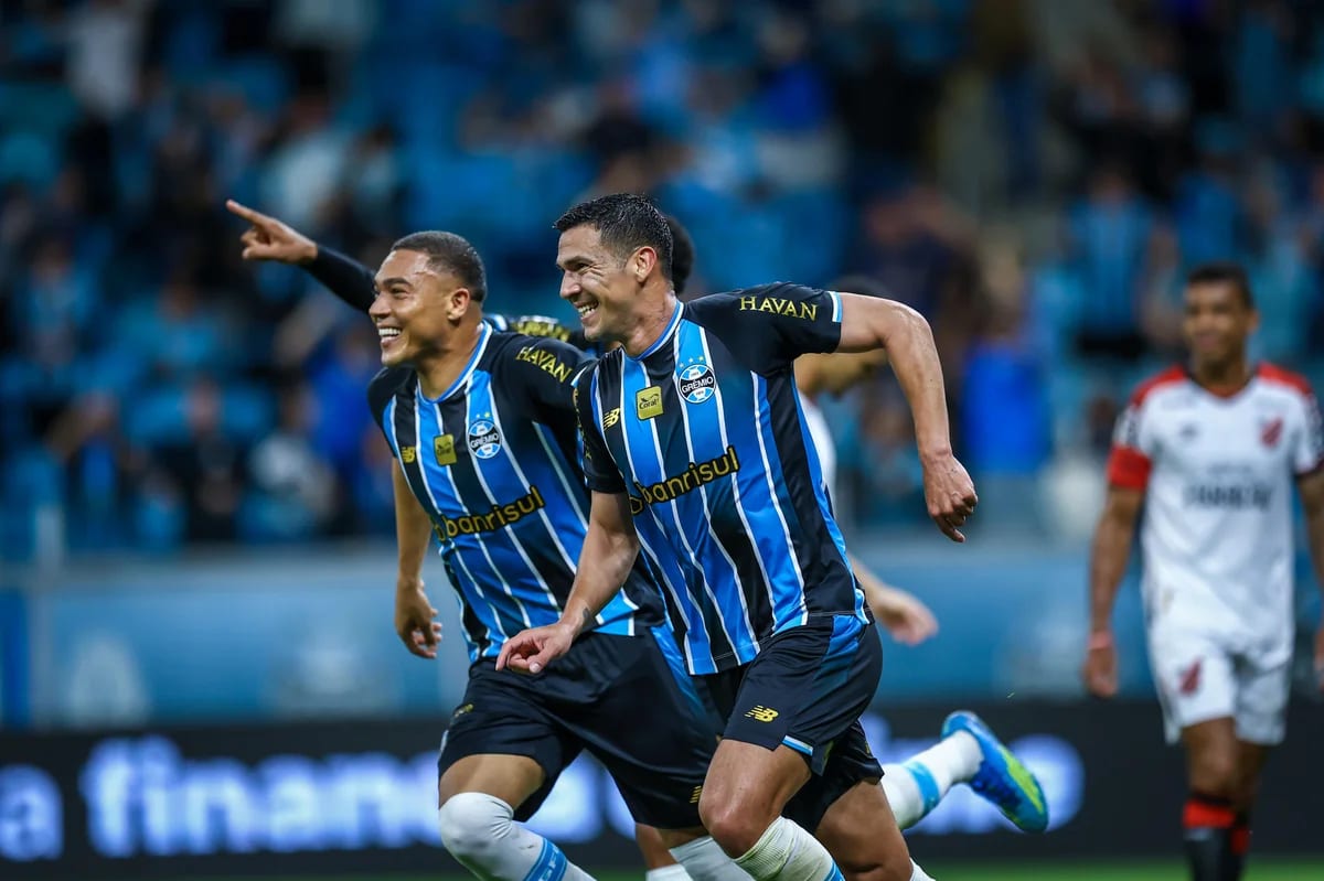 Sob o comando de Renato, Grêmio recupera conexão entre jogadores e torcida