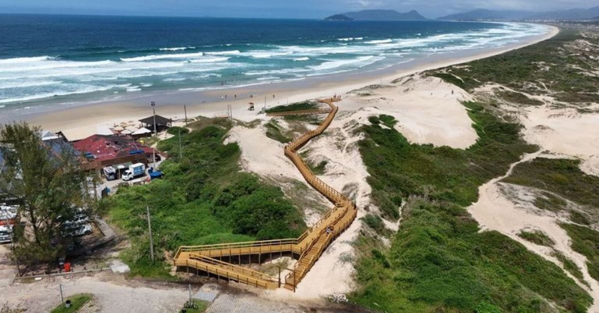 Florianópolis entrega passarela de 185 m na Joaquina para ampliar acesso e proteger dunas