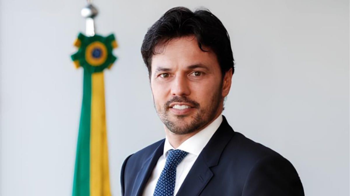 Ministro de Bolsonaro, marido de Patrícia Abravanel e ‘íntimo’ de Vorcaro: quem é Fábio Faria citado cerca de 40 vezes e