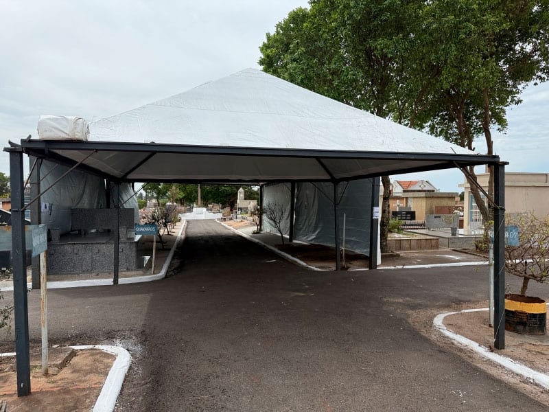 Prefeitura de Assis faz força-tarefa de limpeza e organiza estrutura no Cemitério da Saudade para o Dia de Finados