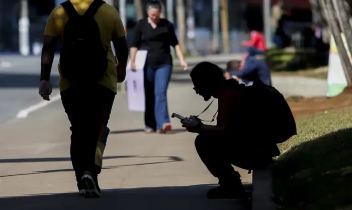 Percentual de jovens nem-nem cai a 22,4% em 2024, diz OCDE