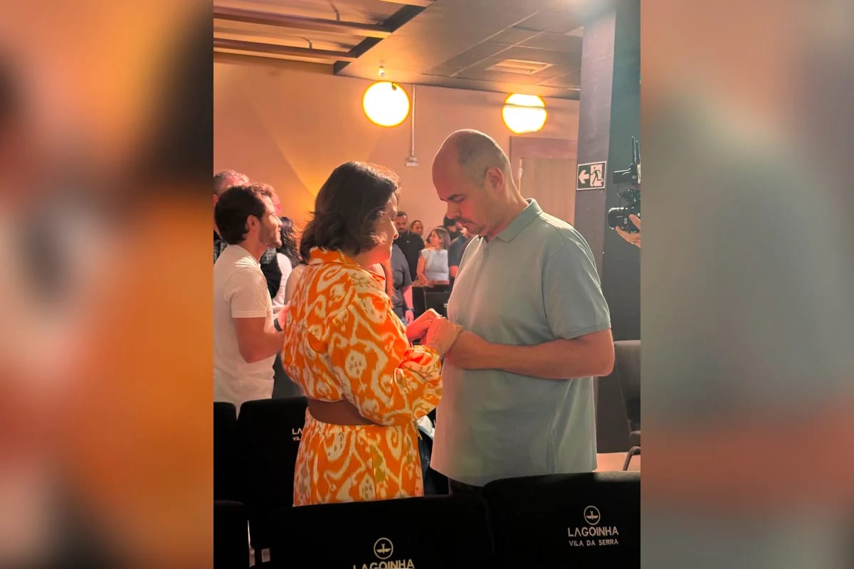 Simões abre campanha em culto e prepara debate às 20h