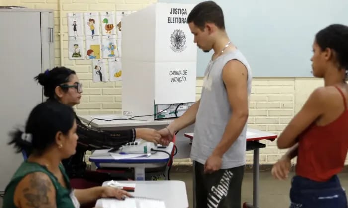 Eleitorado jovem cai 22% entre 2010 e 2026, diz levantamento