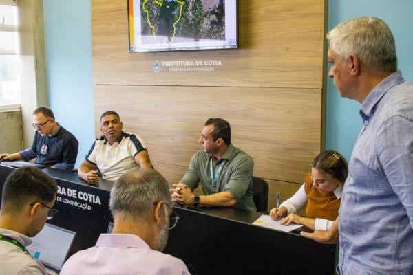 Prefeitura de Cotia cobra da Sabesp agilidade na recomposição de ruas