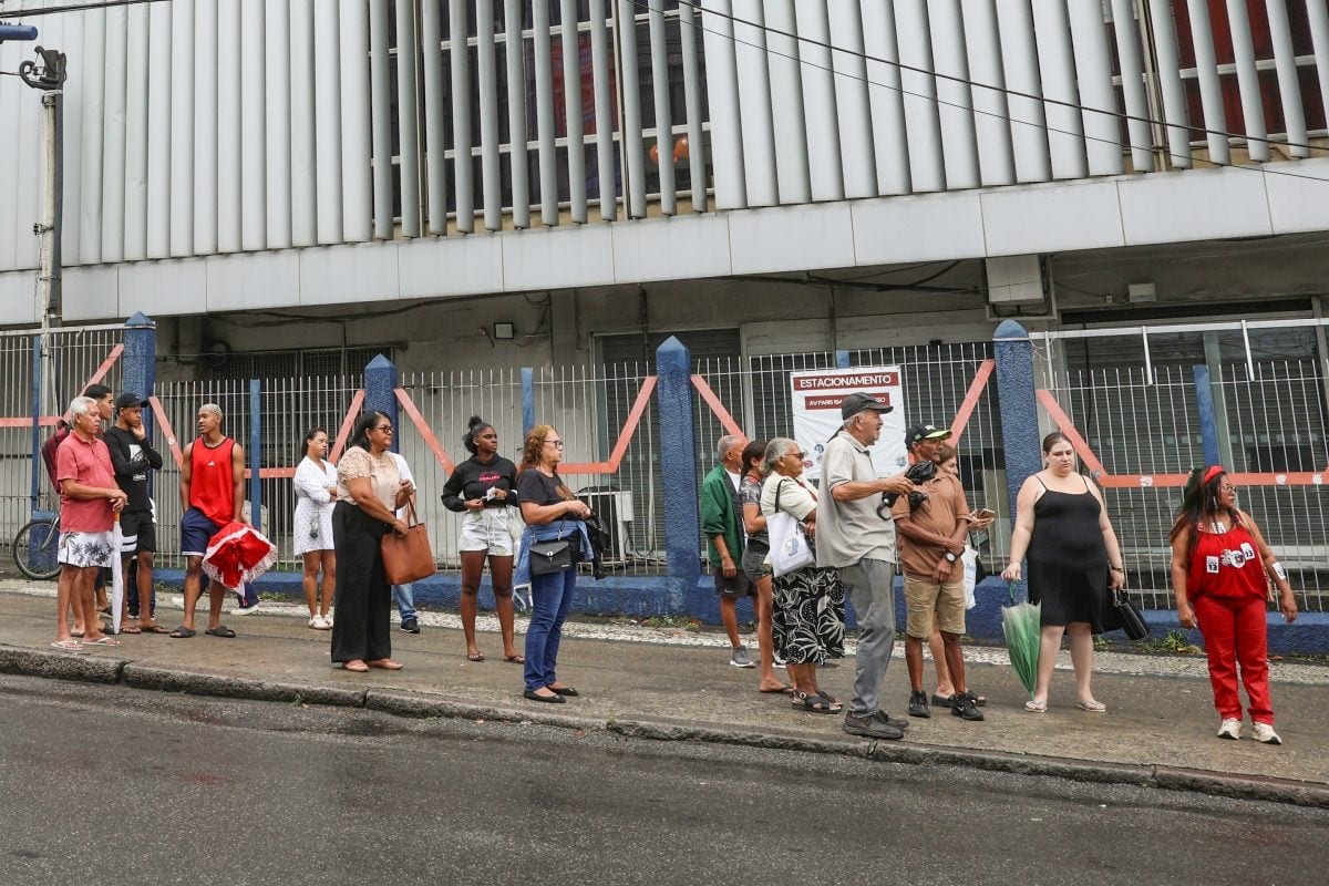 TREs relatam dificuldade e urnas fechadas após ordem de prorrogação da votação