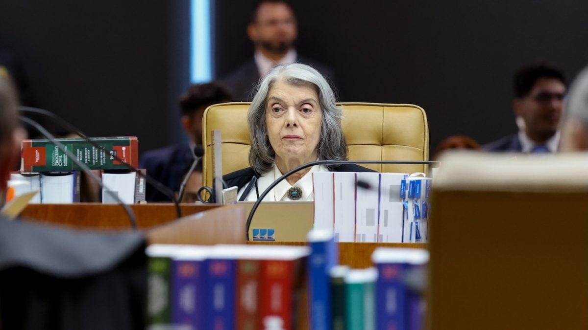 Cármen Lúcia diz estar “envergonhada” com a situação atual do STF