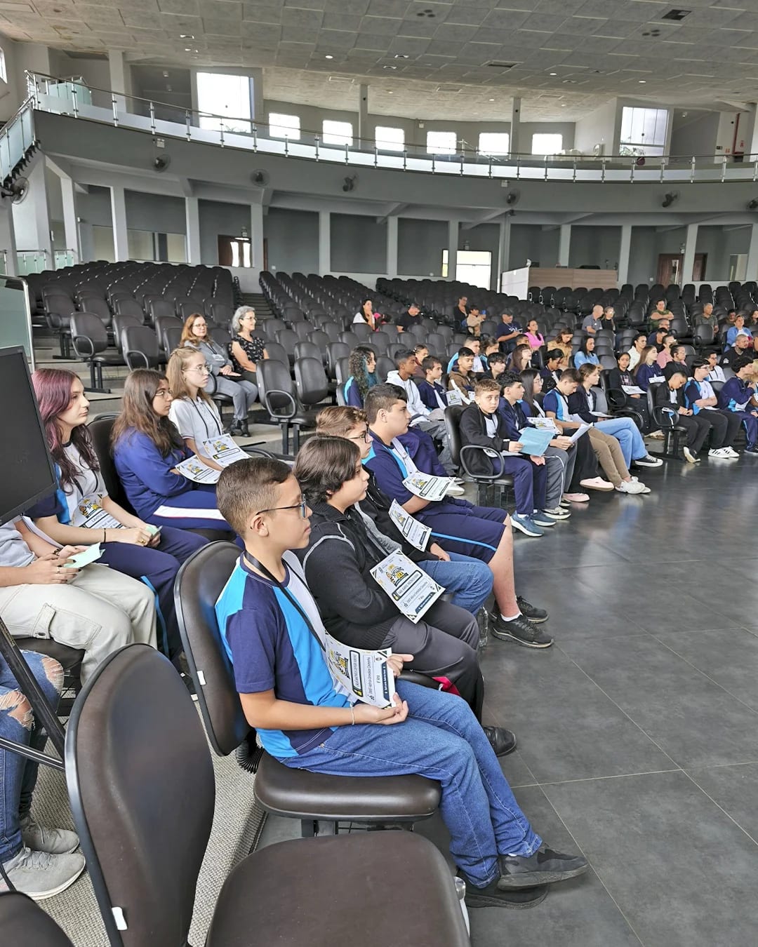 Mogi Guaçu -1º Spelling Bee reúne 45 estudantes da rede municipal em evento para soletração em inglês
