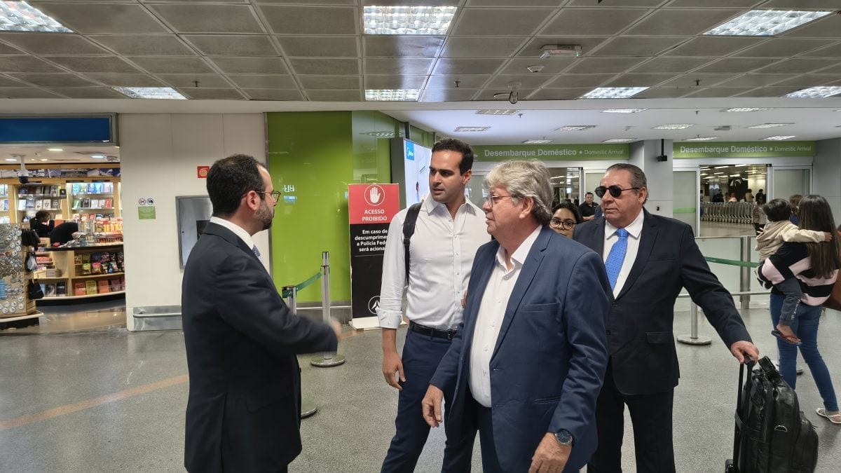 Aliados chegam a Brasília para reunião de emergência com Lula