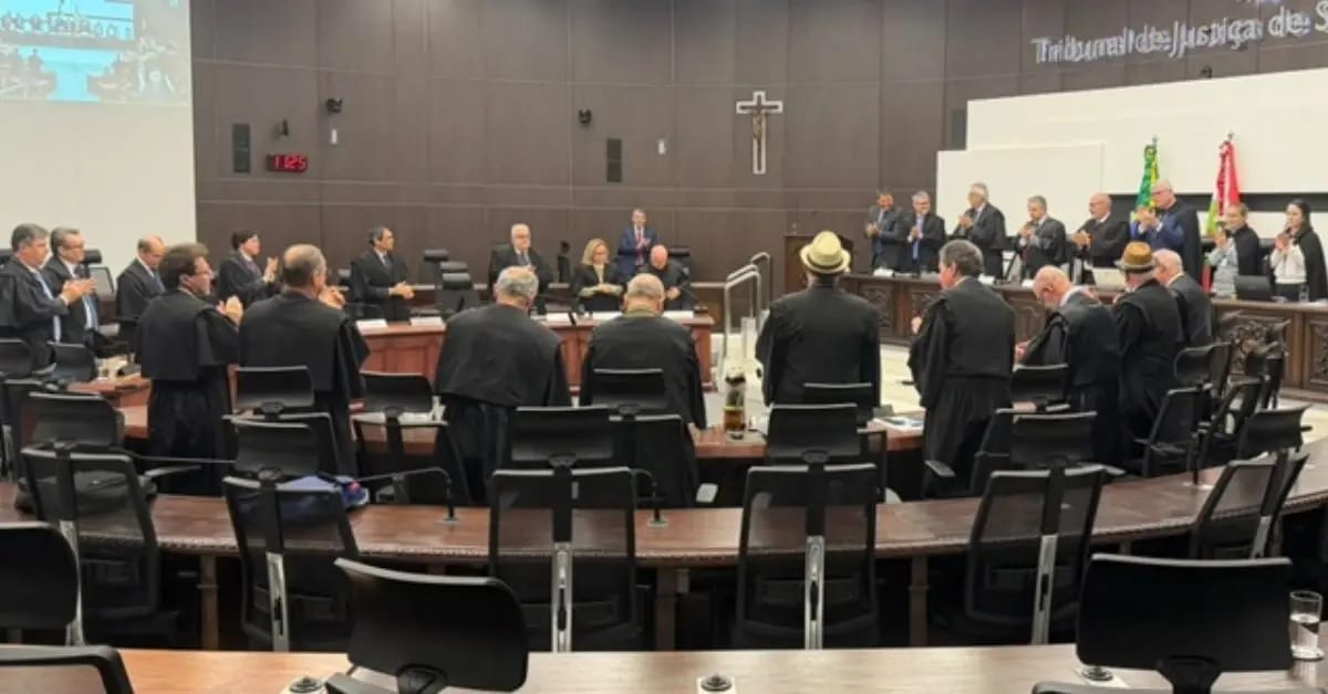 TJSC reage a declarações no STF e encerra sessão com homenagem em Florianópolis