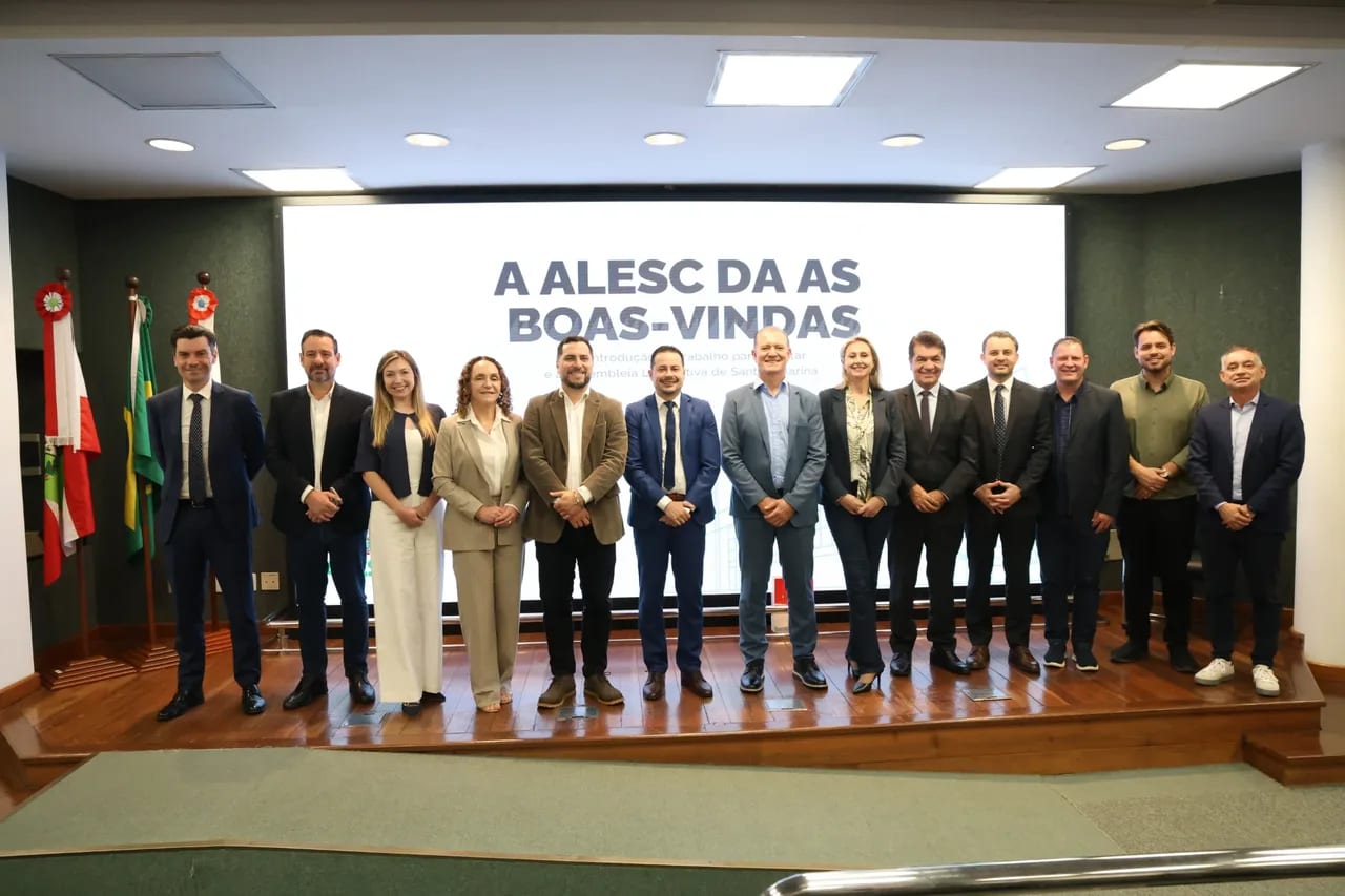Novos deputados são recepcionados na Alesc, Tonesi assumirá 1º mandato