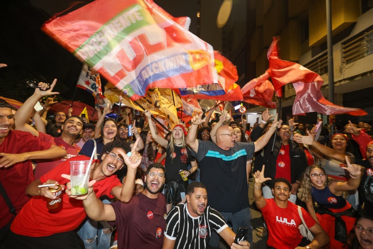 Apoiadores de Lula em Campinas comemoram reeleição do presidente nas ruas do Centro; FOTOS