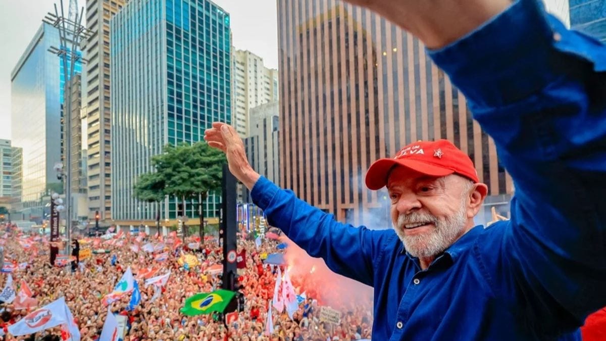 Lula conquista virada inédita no segundo turno e é reeleito para 4º mandato