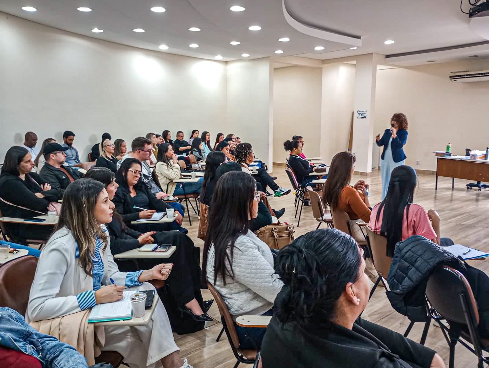 Prefeitura integra 42 novos servidores de Saúde e Educação