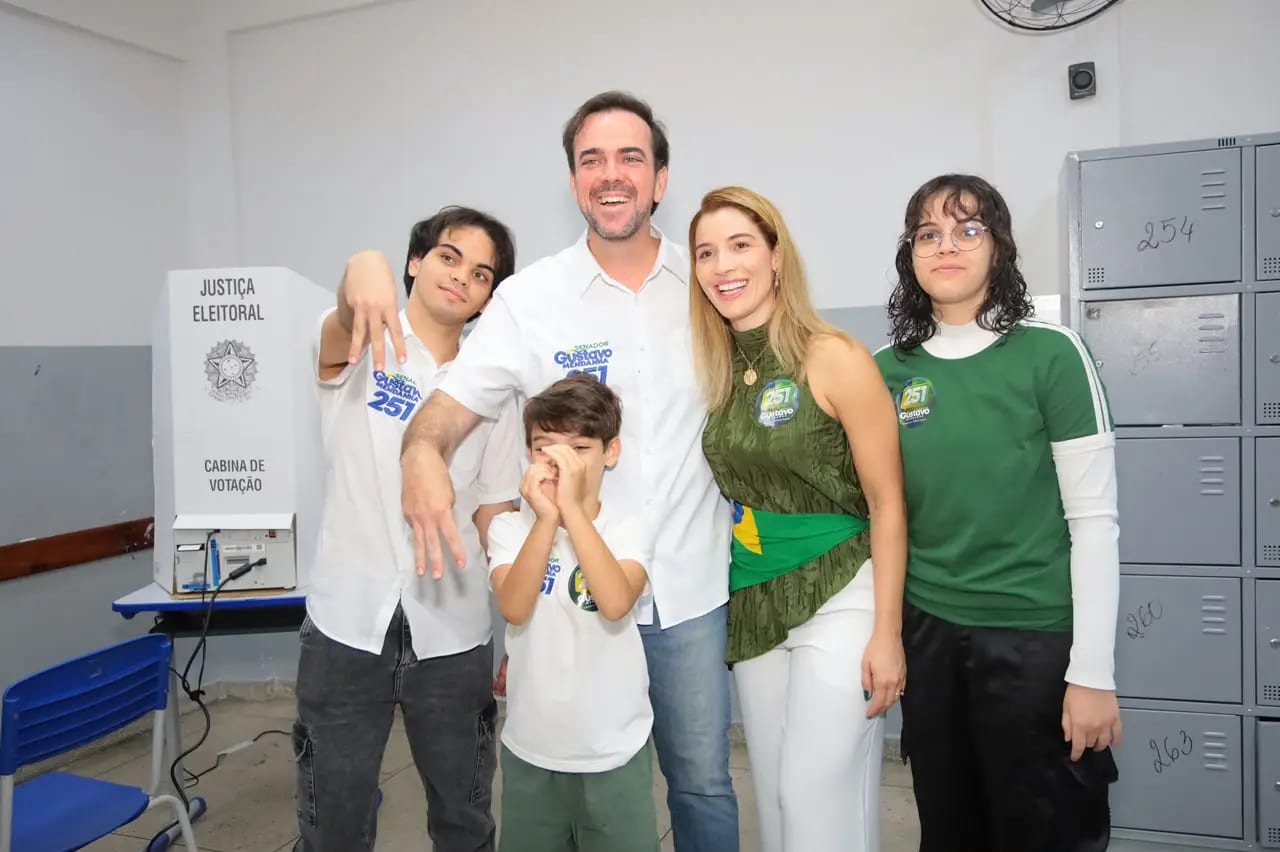 Gustavo Mendanha votou em Aparecida de Goiânia neste domingo (4)