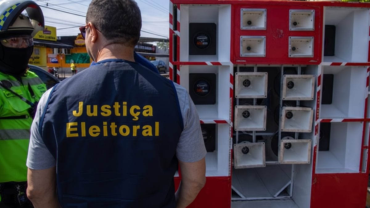 TRE-AM patrulhou Manaus e notificou donos de veículos por propaganda irregular