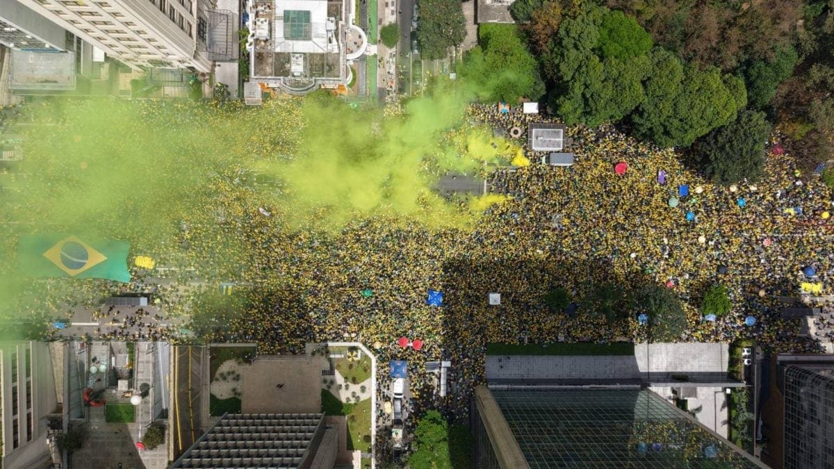 Flávio Bolsonaro faz ato neste domingo na av. Paulista com aliados no trio elétrico