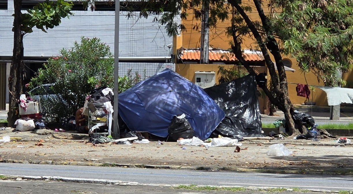 Leitores reclamam omissão sobre moradores de rua e problemas urbanos no Grande Recife