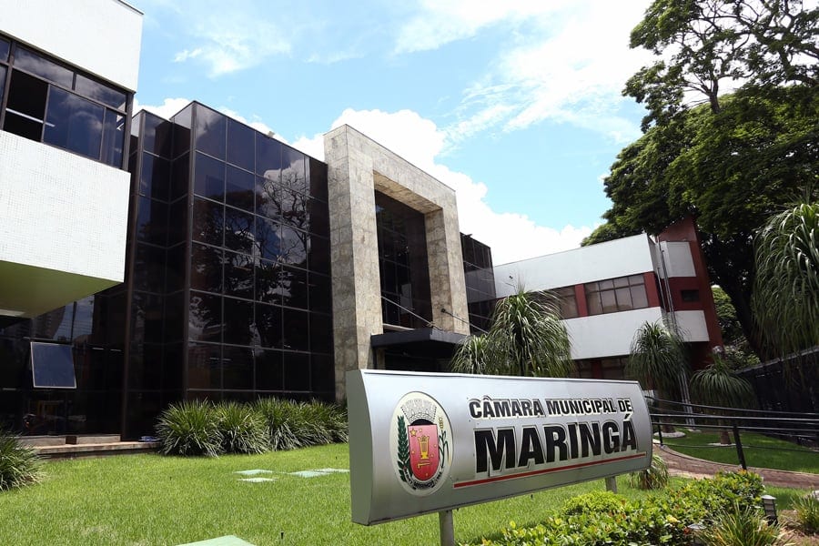 Câmara aprova lei que limita luminosidade de painéis de led no período noturno em Maringá