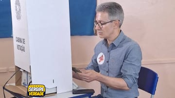 Zema contrariou regra e levou o celular para cabine de votação: Saiba o que acontece