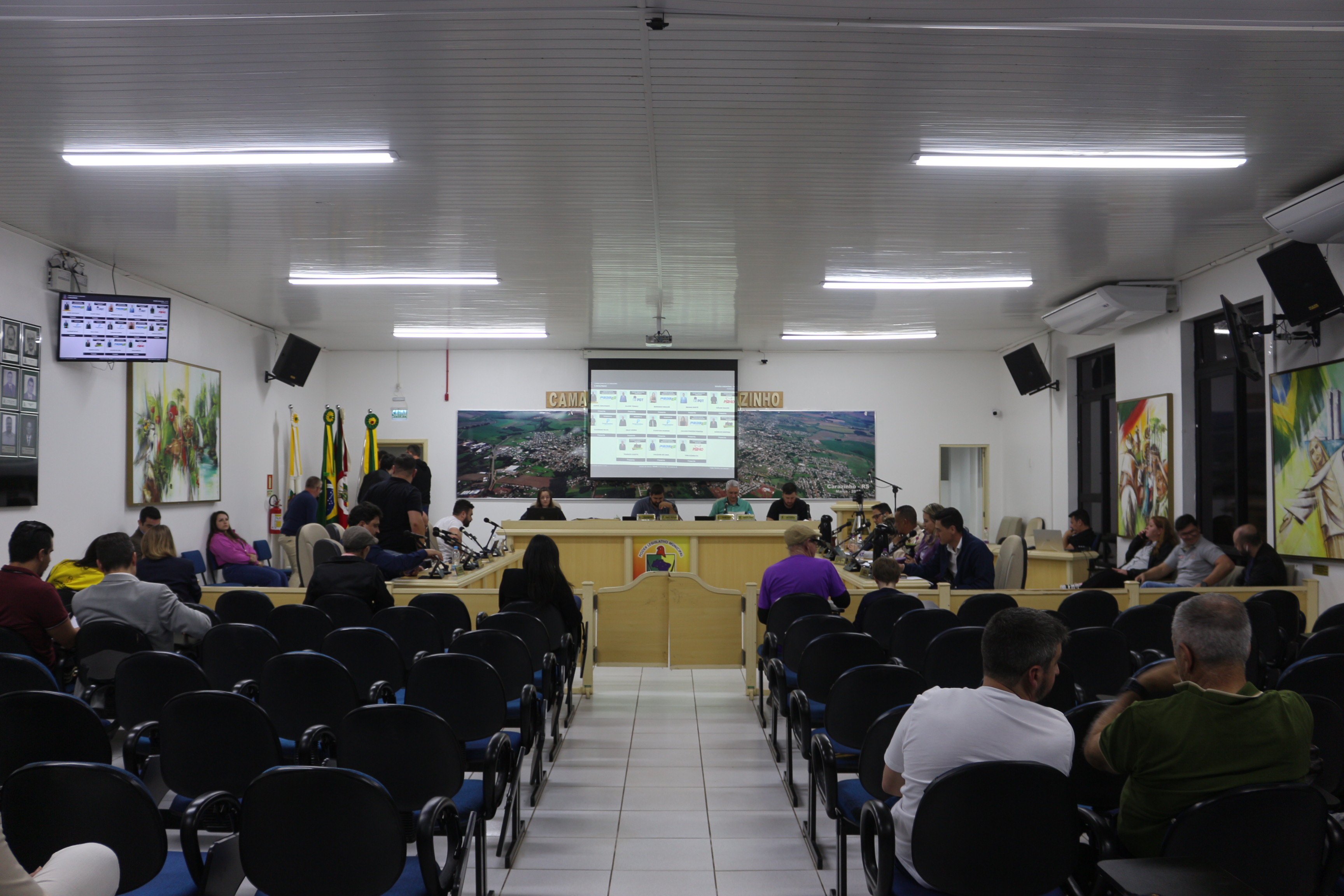 Câmara de Carazinho convoca servidores e cria selo de valorização