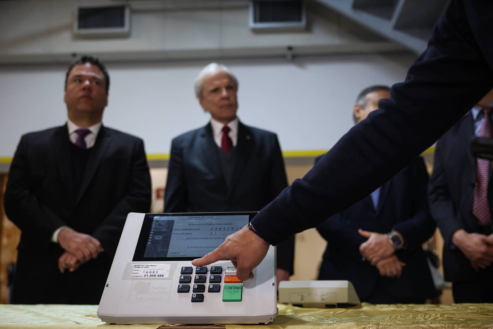 Desinformação sobre urnas recua, e falso apoio a candidatos cresce em 2026, diz Lupa