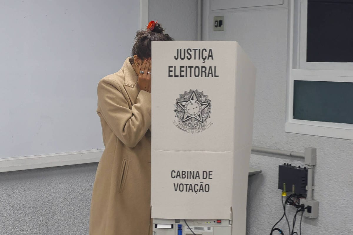 Flávio teve zero voto em 106 urnas, nas quais somou quase 15 mil