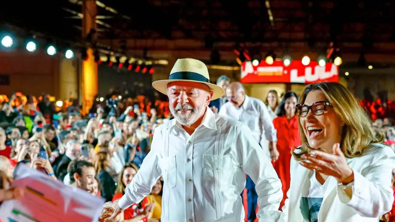 Lula confirma candidatura à reeleição e traça prioridades para o Brasil