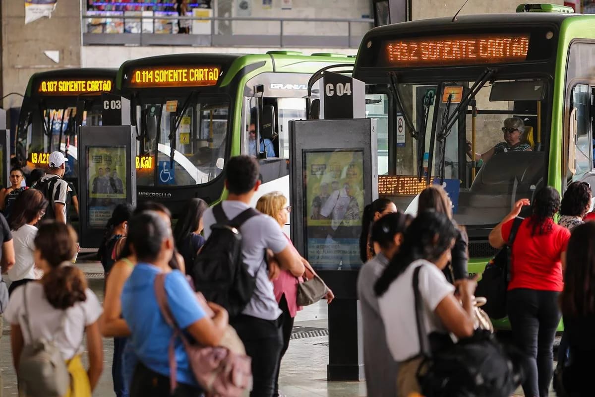 Ônibus do DF terão horários de dia útil no domingo de eleição