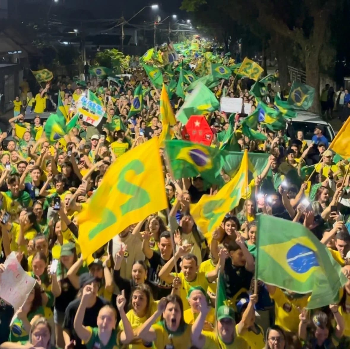 Bloquinho do 22 reúne público estimado em 35 mil pessoas em Joinville