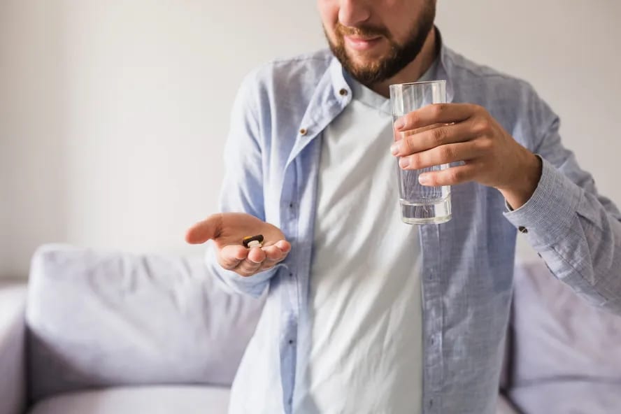Pílula anticoncepcional masculina promete efeito de até 8 horas e avança para testes em humanos