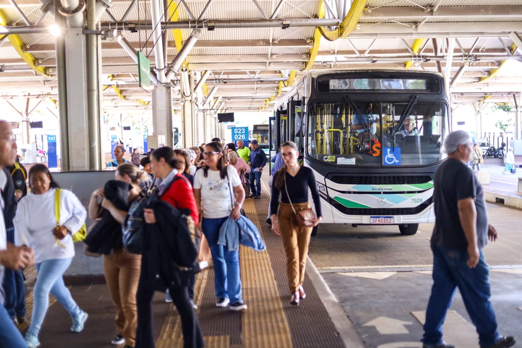 Em Maringá, ônibus neste domingo de eleição é de graça
