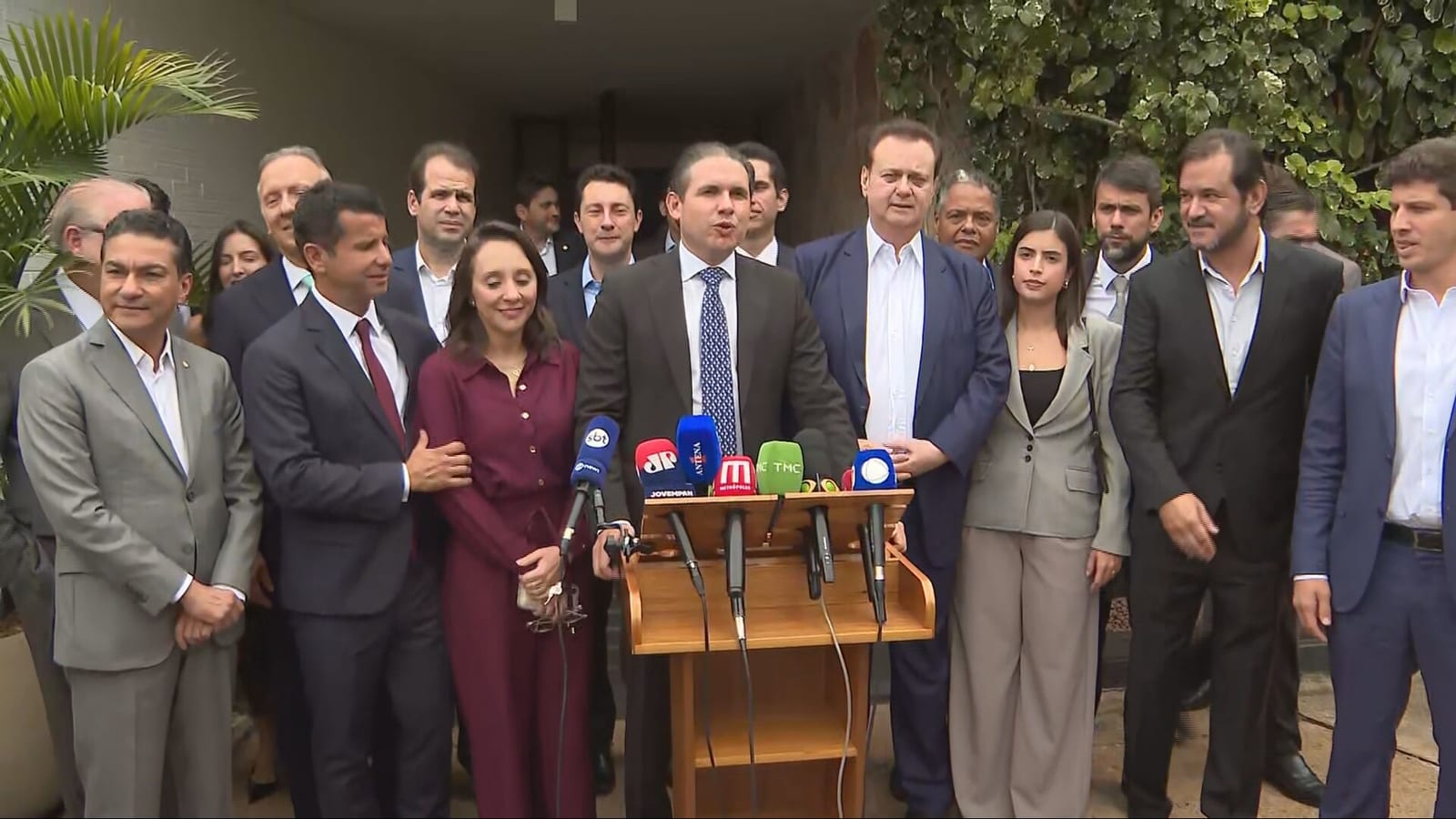 Motta defende votação do sistema distrital misto ainda em 2026