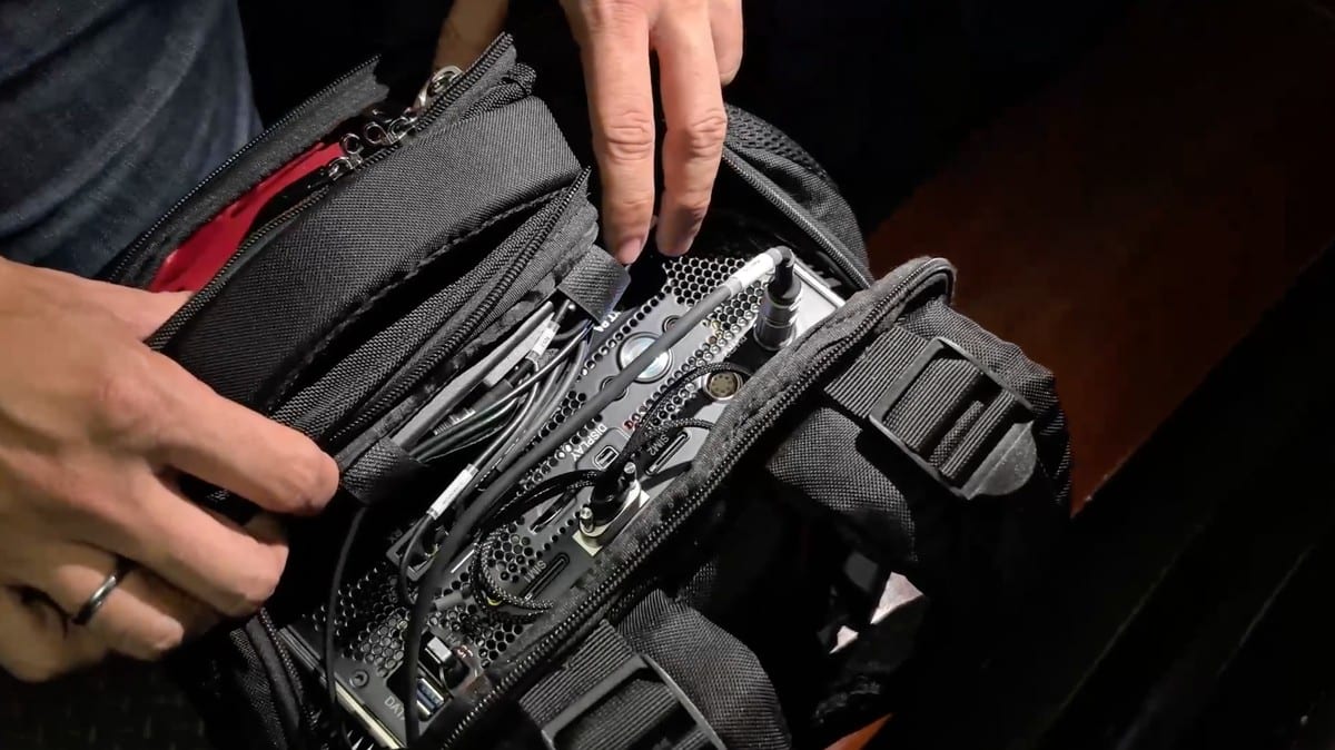 Como é o equipamento que encontra celulares em presídios?